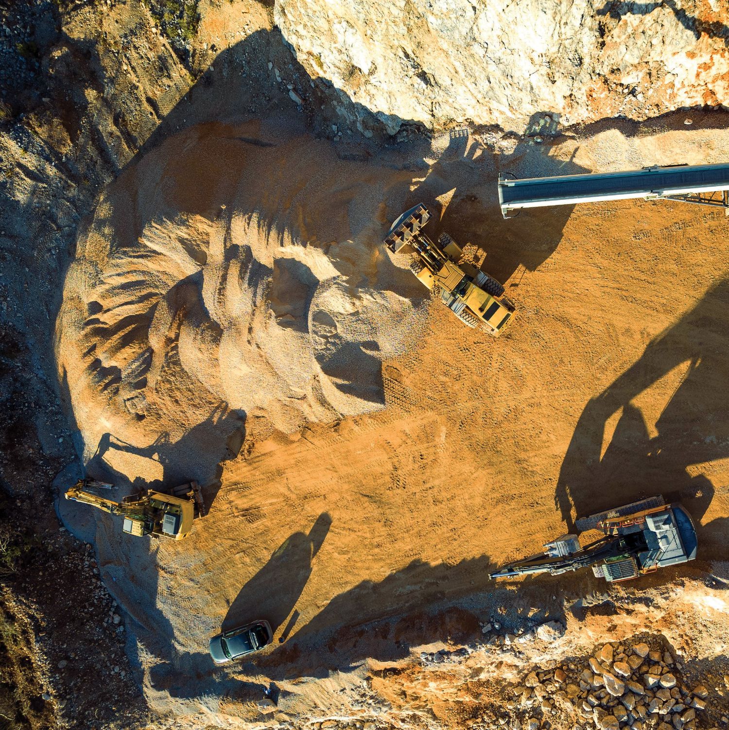 Excavators working the face at Dompim Pepesa Mines
